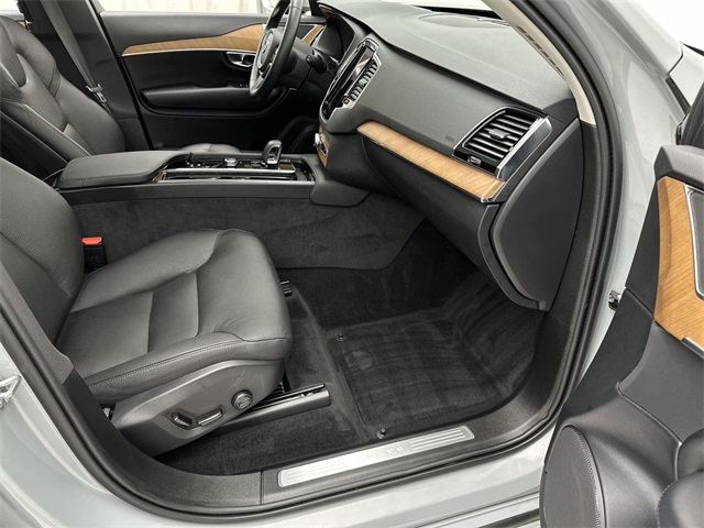 2025 Volvo XC90 AWD Plus photo 14
