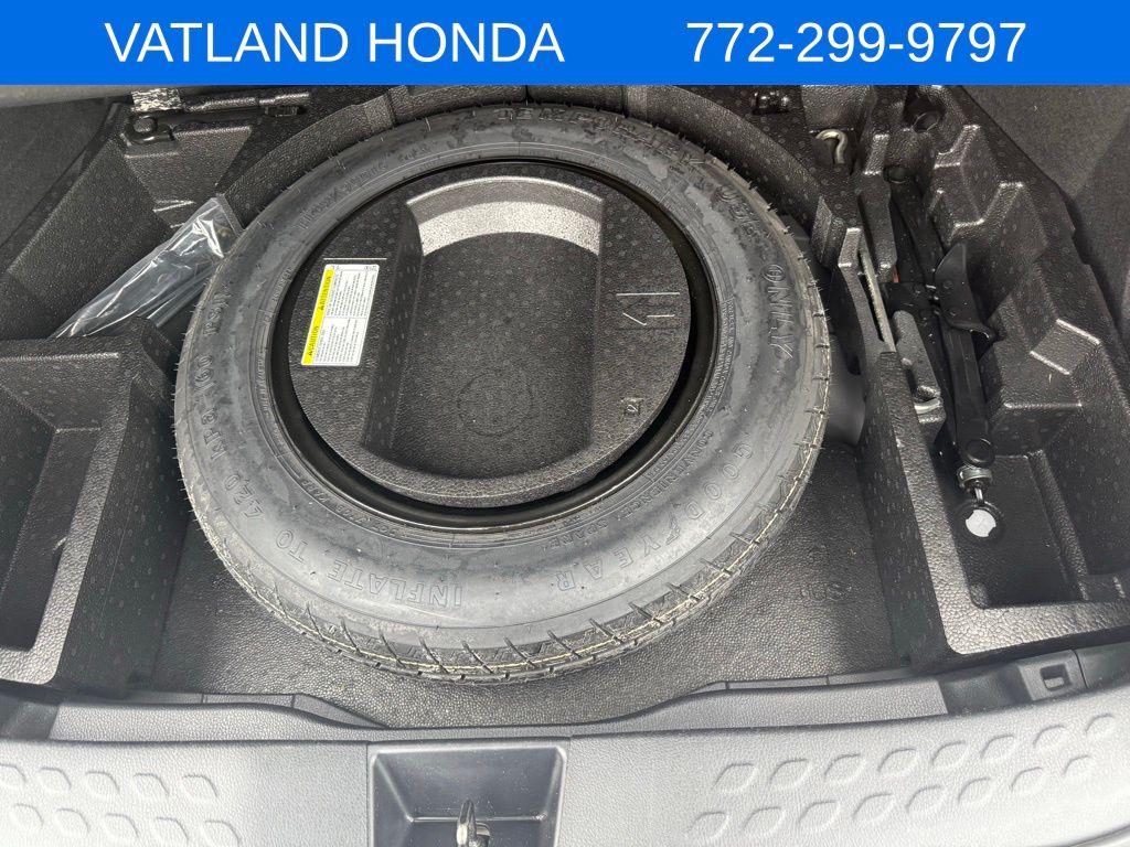 2020 Toyota C-HR XLE photo 31