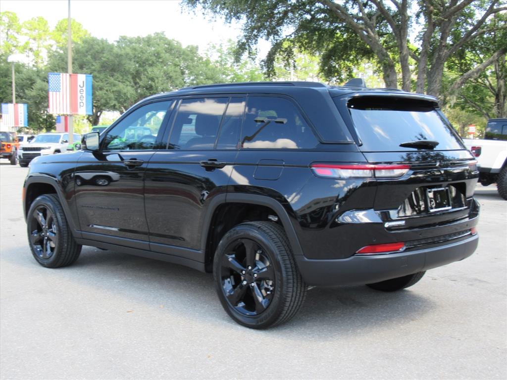 2025 Jeep Grand Cherokee Altitude photo 4