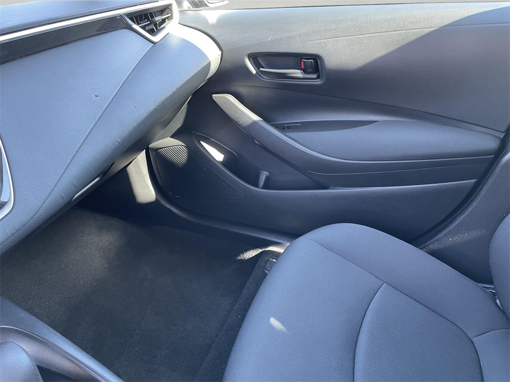 2022 Toyota Corolla LE photo 24
