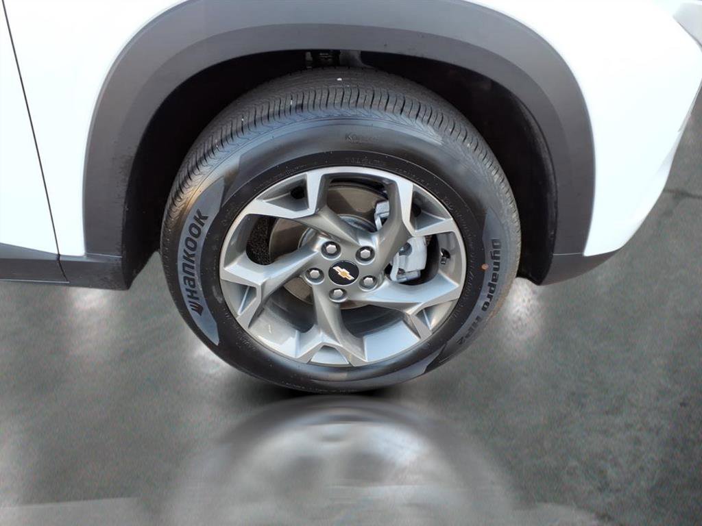 2025 Chevrolet Trax LT photo 9
