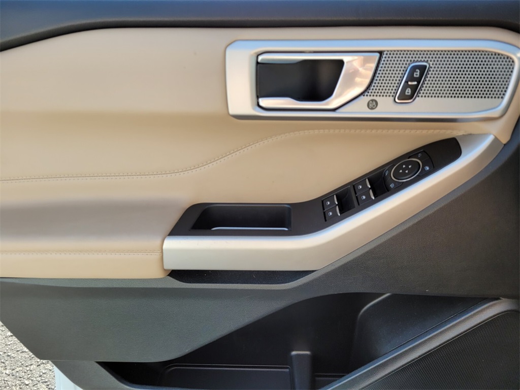 2024 Ford Explorer XLT photo 23