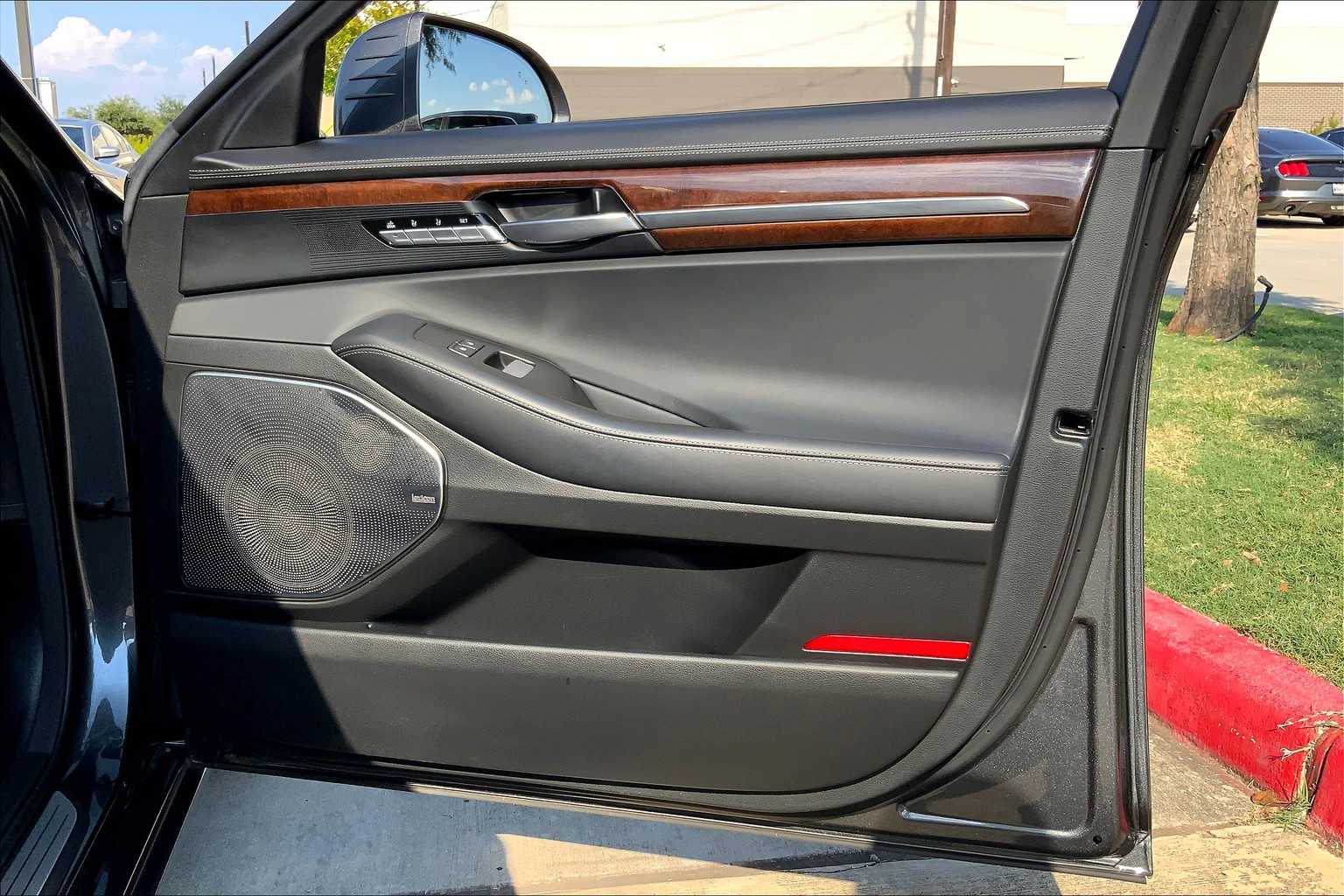 2019 Genesis G90 3.3T Premium photo 21