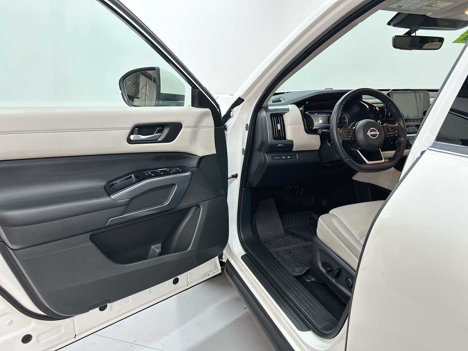 2024 Nissan Pathfinder SL photo 14