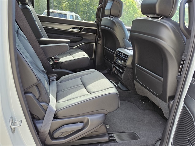 2025 Jeep Wagoneer Series II photo 13