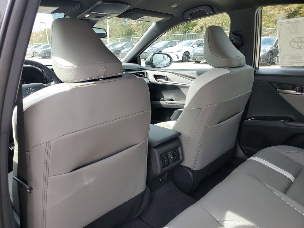 2025 Toyota Camry SE photo 18