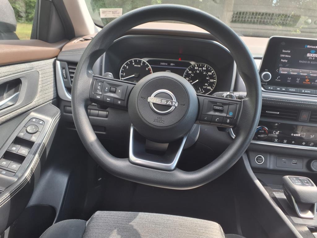 2023 Nissan Rogue SV photo 9
