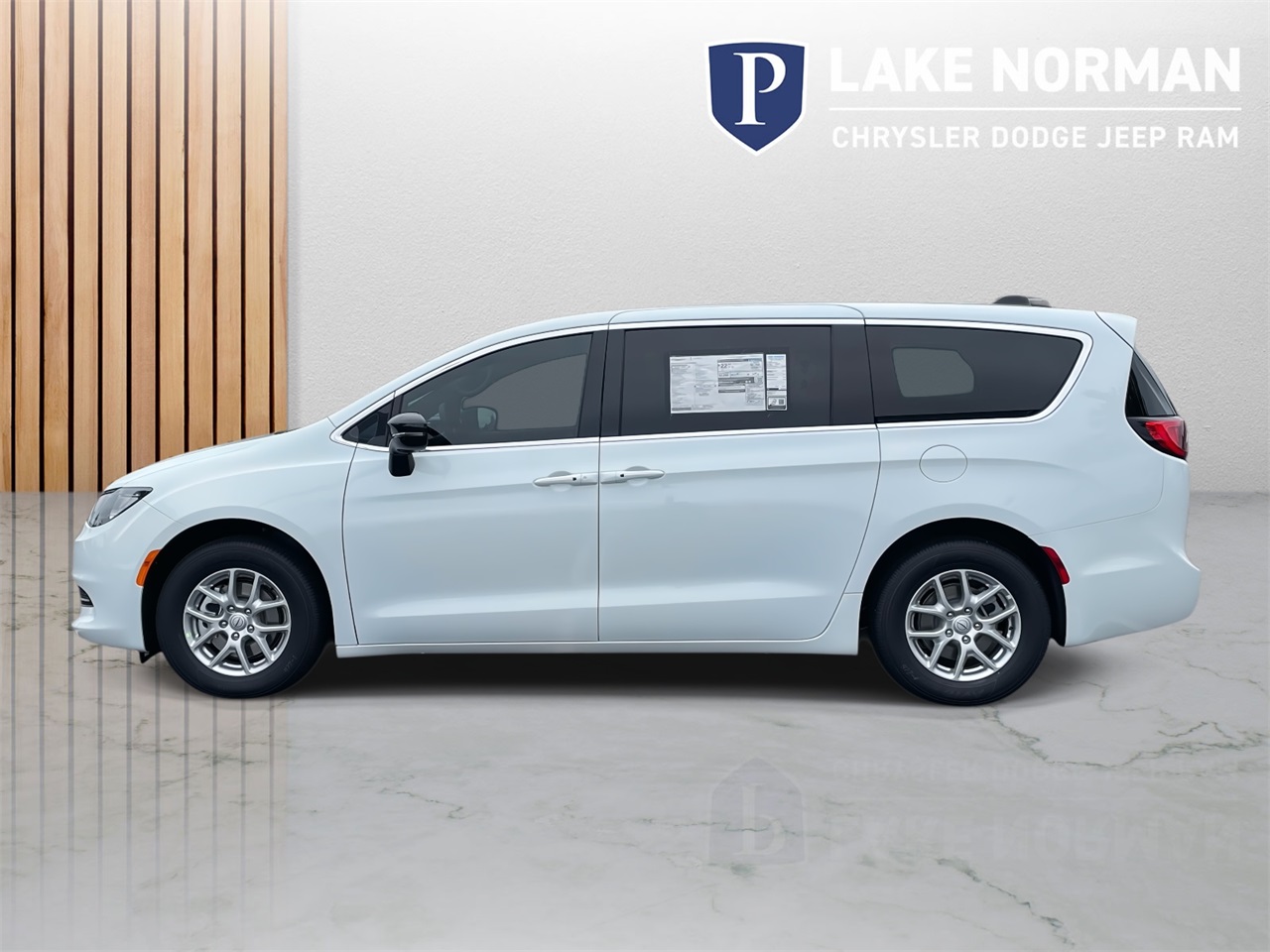 2026 Chrysler Voyager LX photo 4