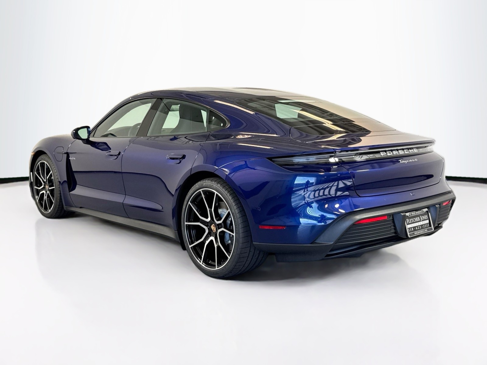 2025 Porsche Taycan 4 photo 3