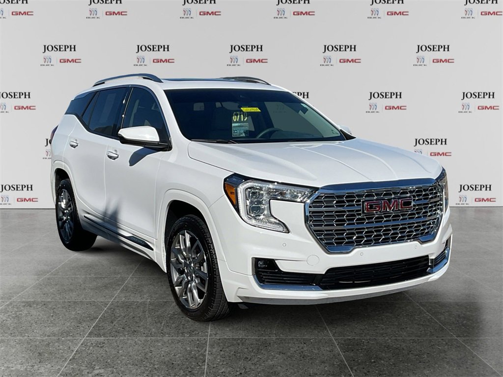 2023 GMC Terrain Denali's photo