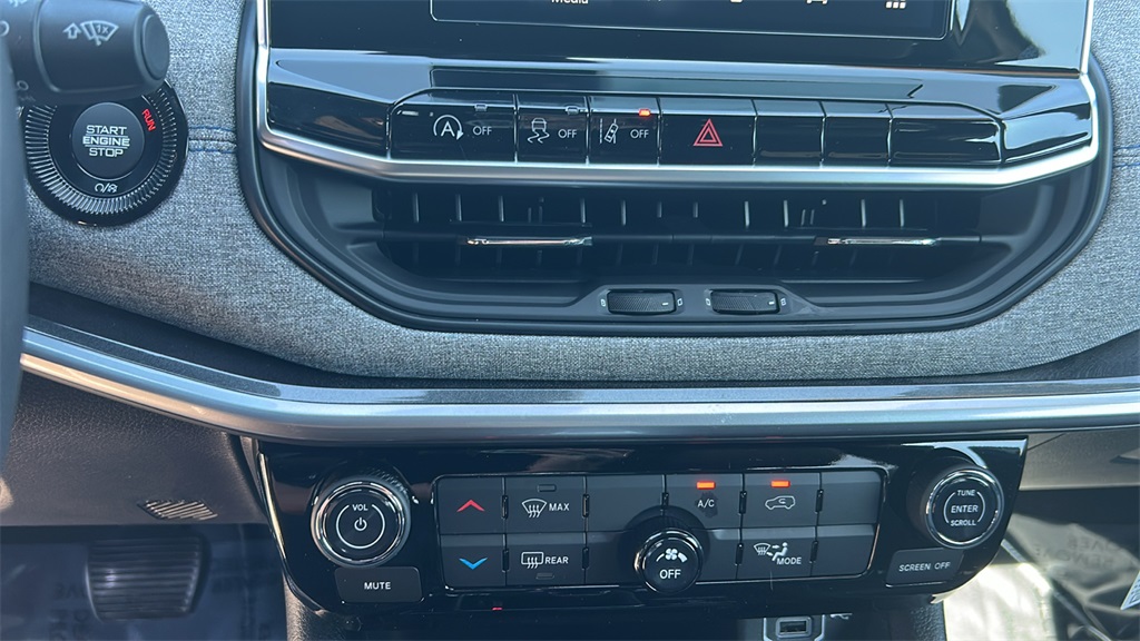 2025 Jeep Compass Latitude photo 26