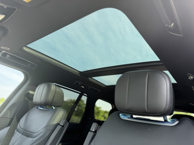 2024 Land Rover Range Rover SE photo 13