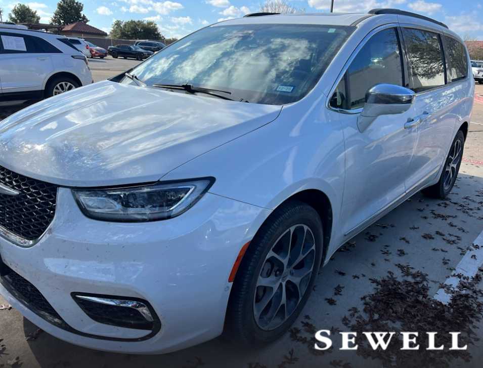 2022 Chrysler Pacifica Limited's photo