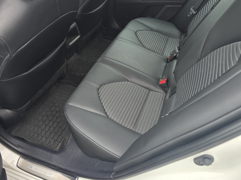 2022 Toyota Camry SE photo 9