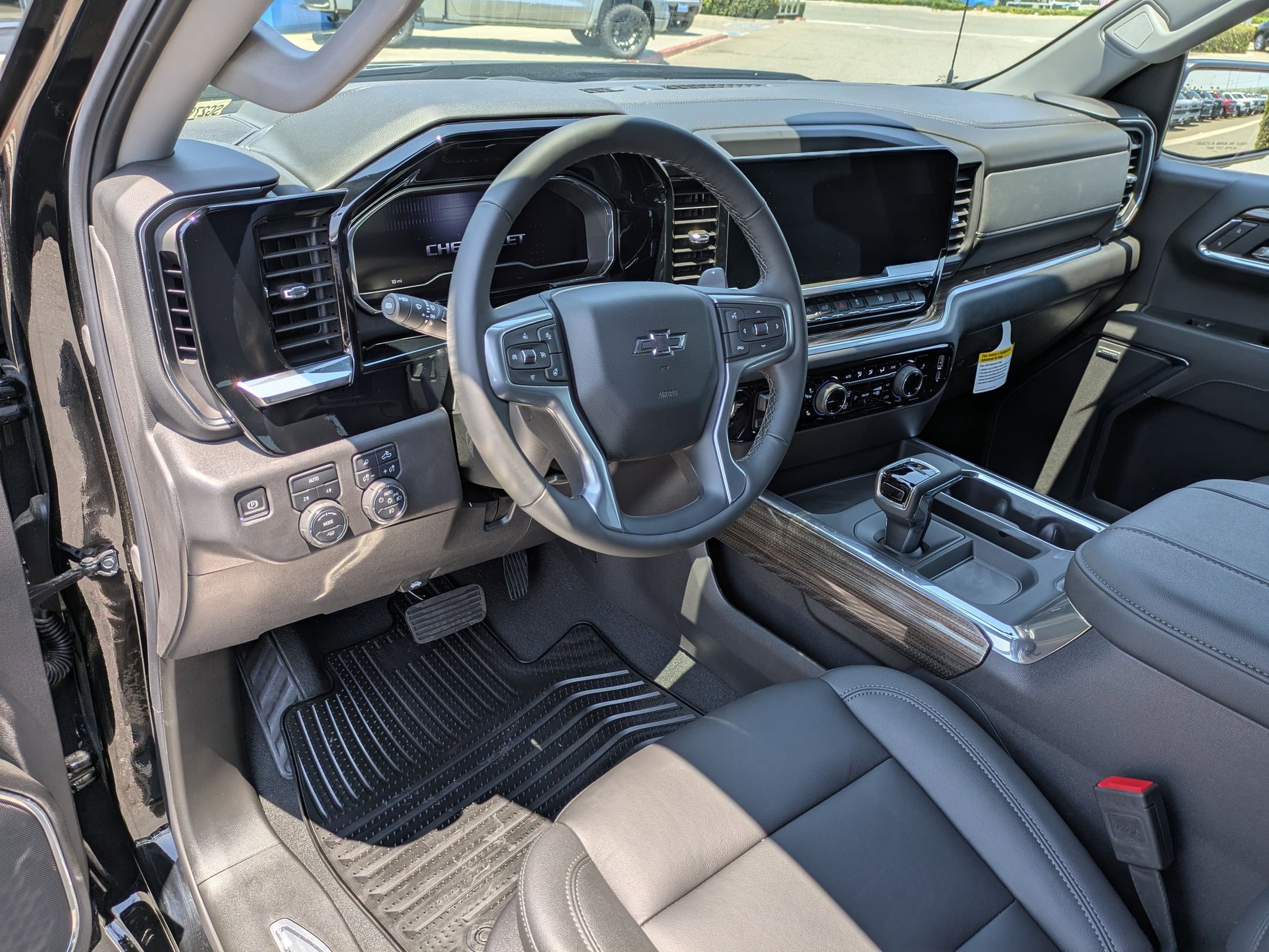 2025 Chevrolet Silverado 1500 RST photo 7