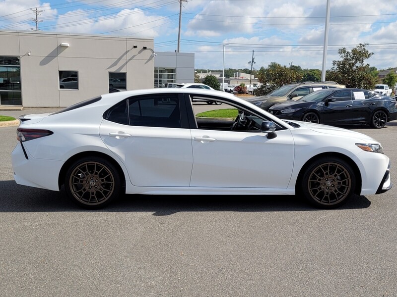 2023 Toyota Camry Hybrid SE photo 2