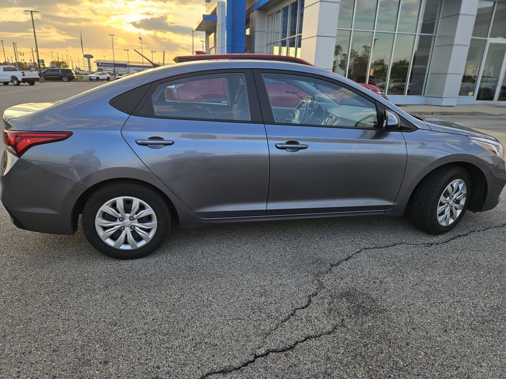 2019 Hyundai Accent SE photo 2