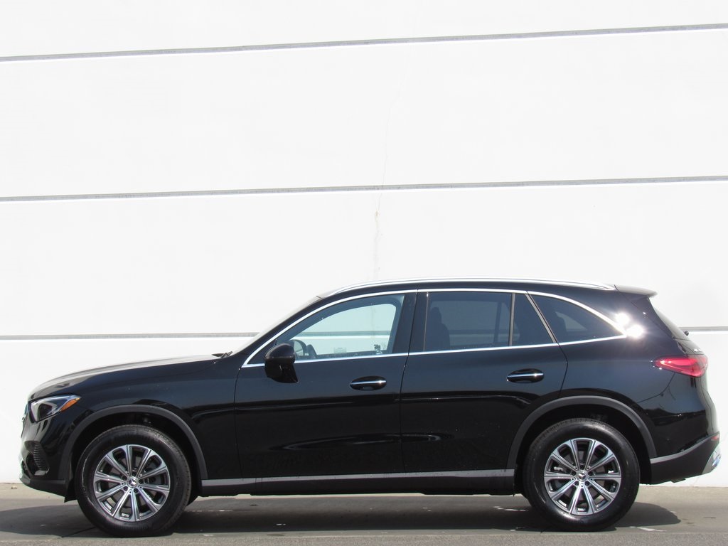 2025 Mercedes Benz GLC 300 4MATIC photo 4