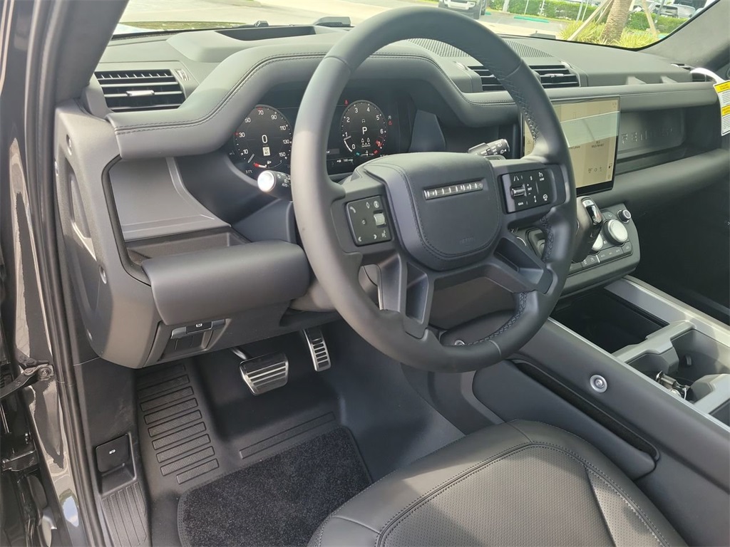 2025 Land Rover Defender 130 V8 photo 21