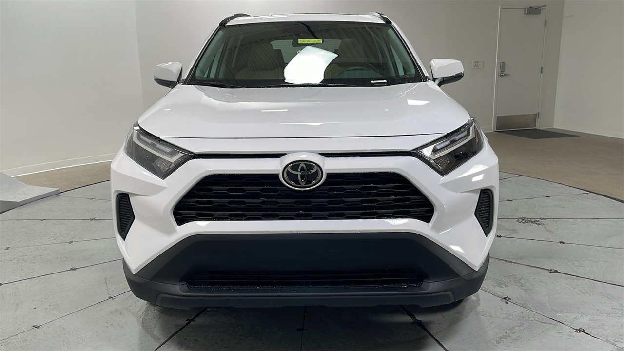 2025 Toyota RAV4 Hybrid XLE photo 2