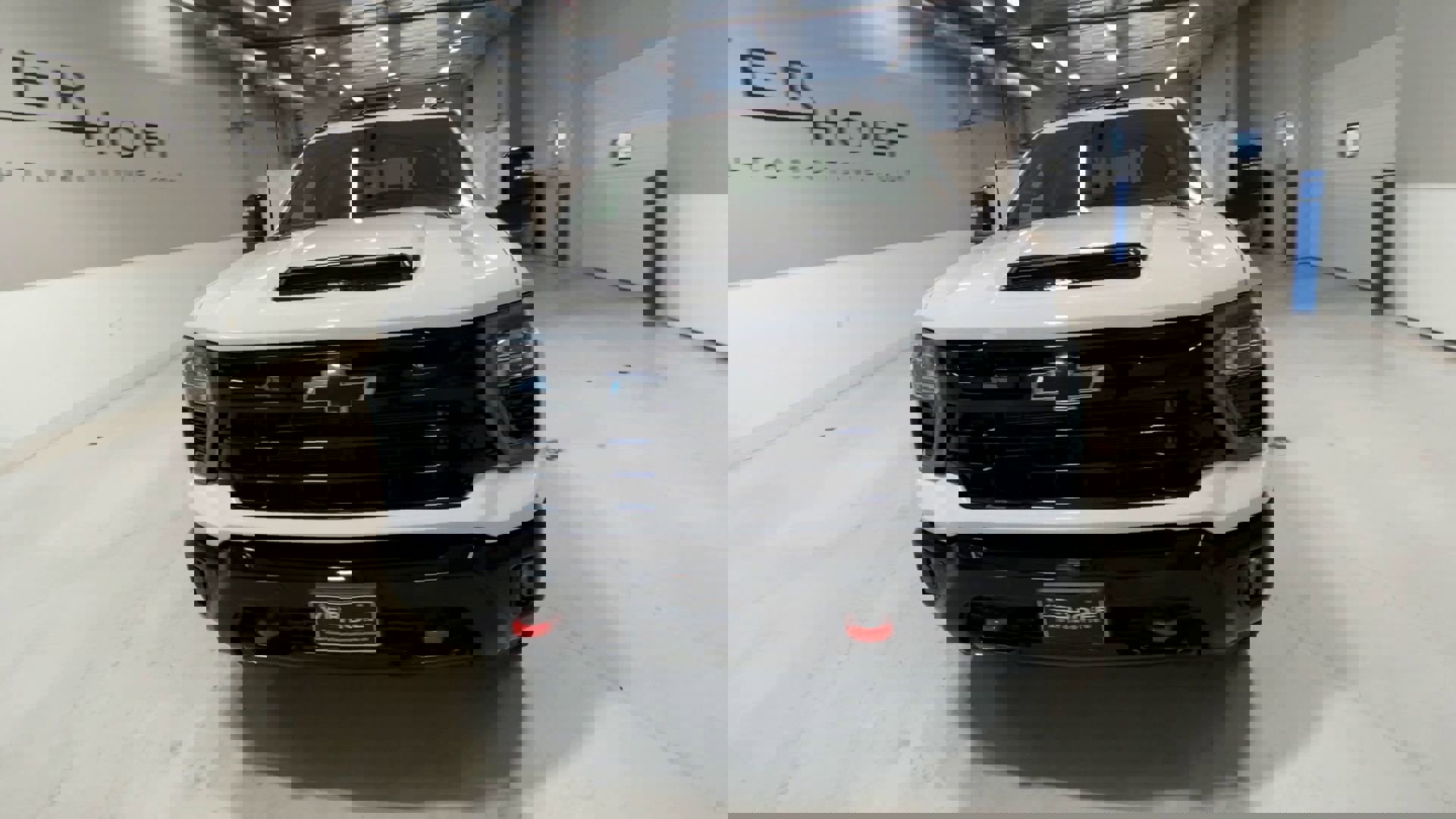 2025 Chevrolet Silverado 2500HD LTZ photo 3