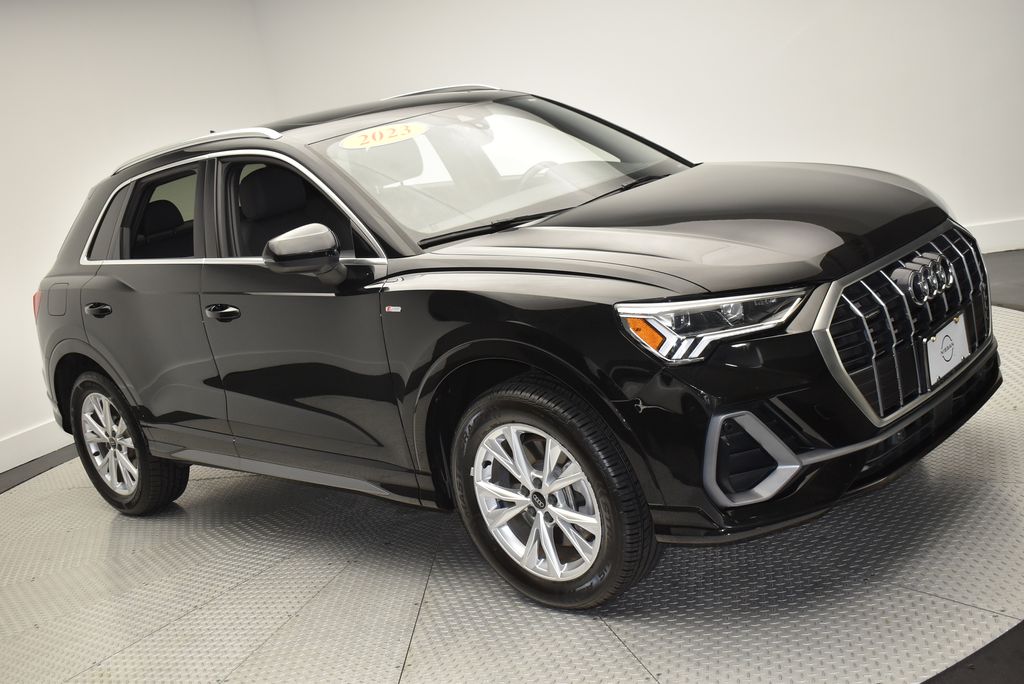 2023 Audi Q3 45 TFSI S line Premium photo 2