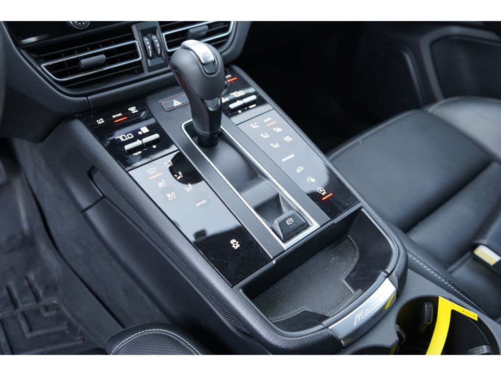 2022 Porsche Macan Base photo 17