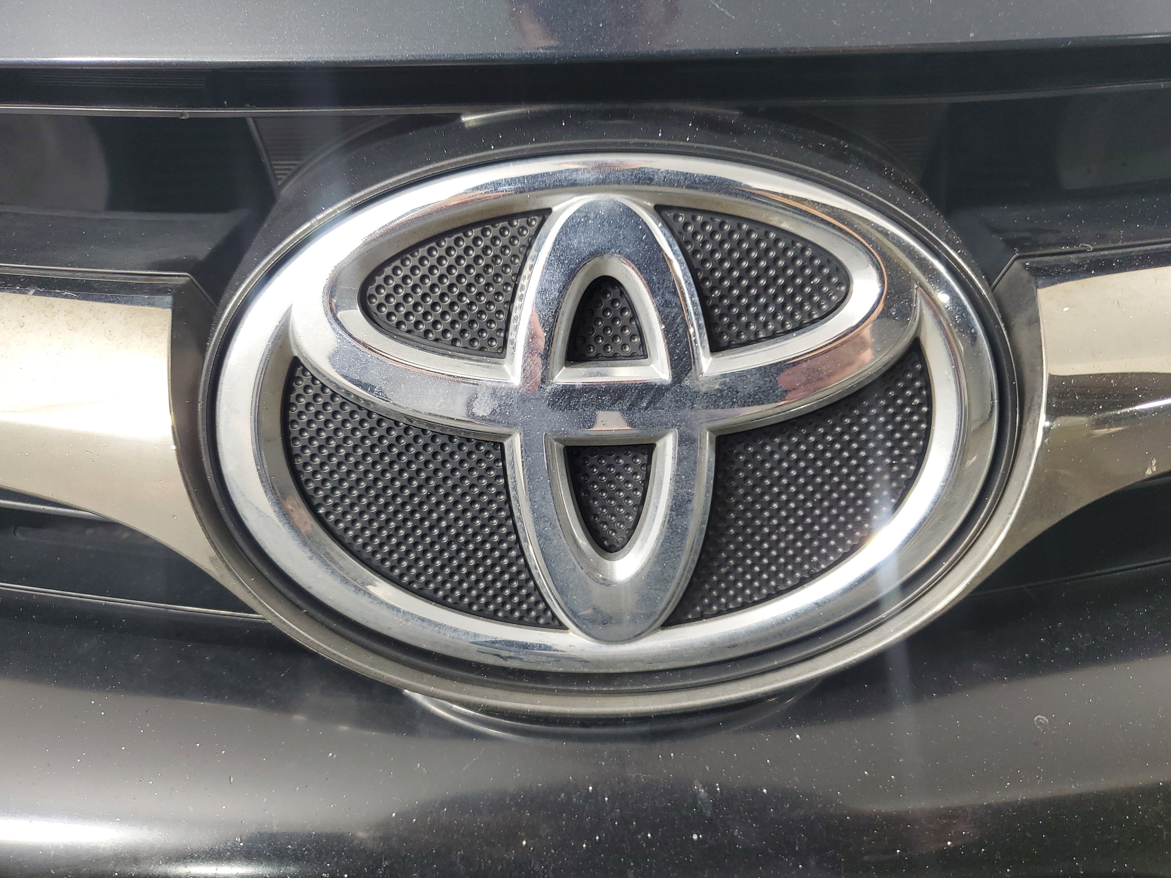 Used 2017 Parisian Night Pearl Toyota SE image 10