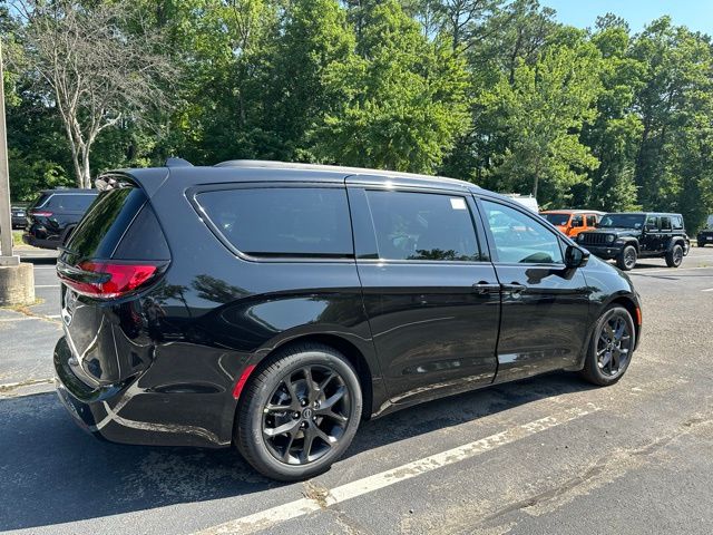 2025 Chrysler Pacifica Limited photo 4