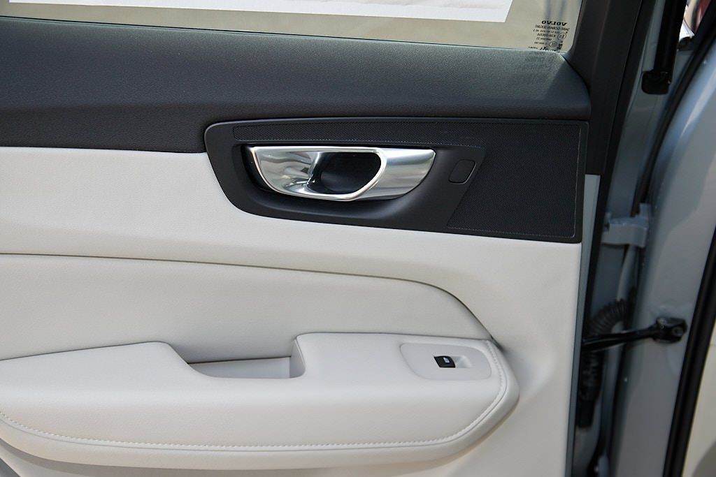 2026 VOLVO XC60 - Image 19