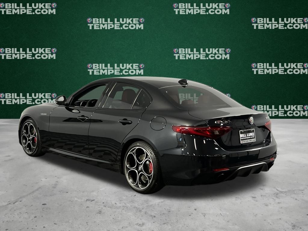 2022 Alfa Romeo Giulia Ti photo 3
