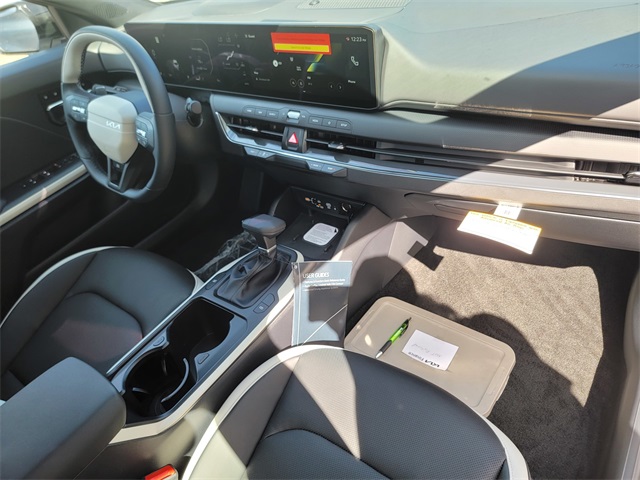 2025 Kia K4 GT-Line photo 18