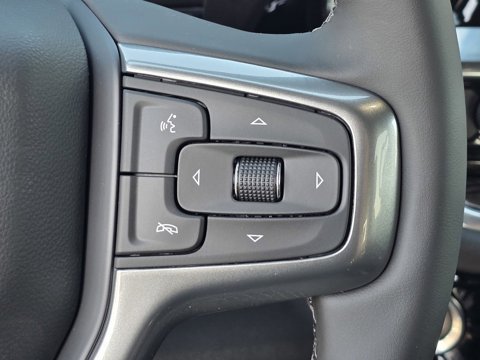 2025 Chevrolet Silverado 1500 LT photo 33