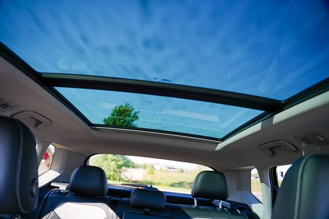2025 Volkswagen Taos SEL photo 38