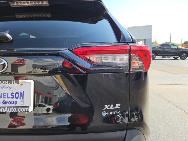 2025 Toyota RAV4 Hybrid XLE photo 8