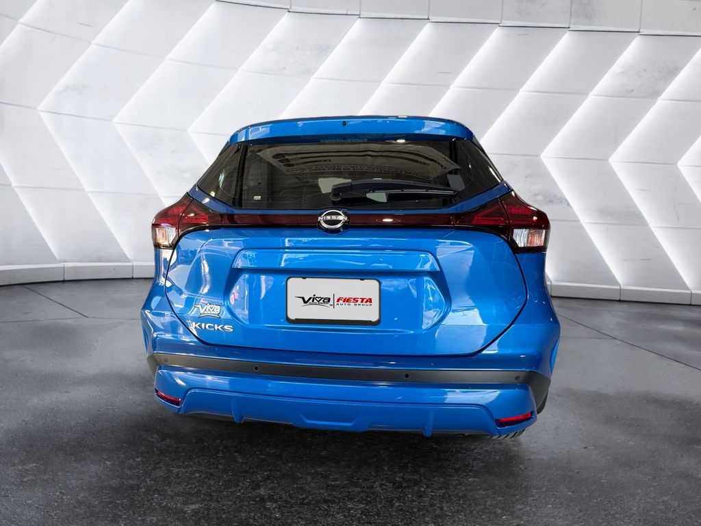 2023 Nissan Kicks S photo 5
