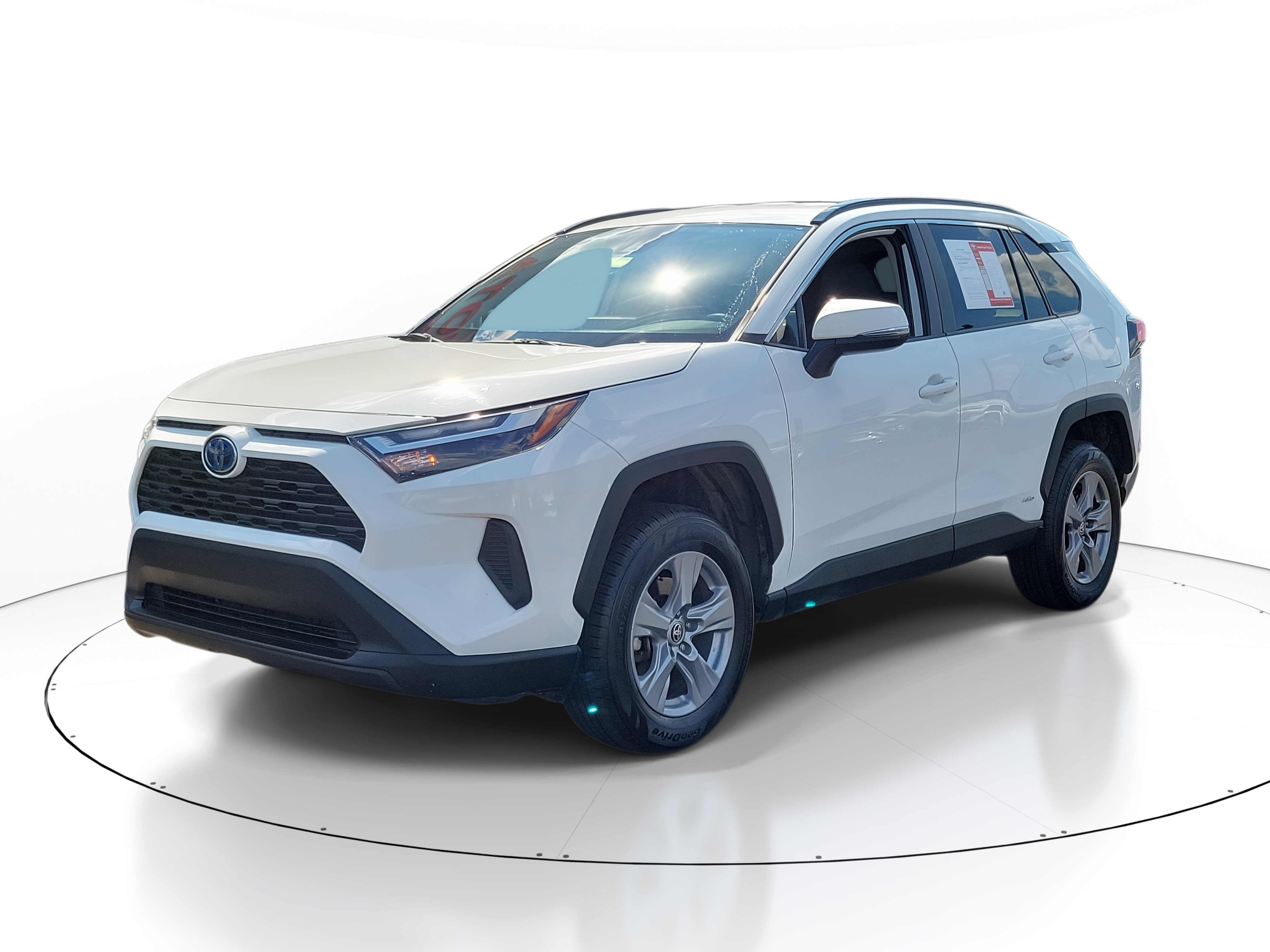 2024 Toyota RAV4 Hybrid XLE photo 2