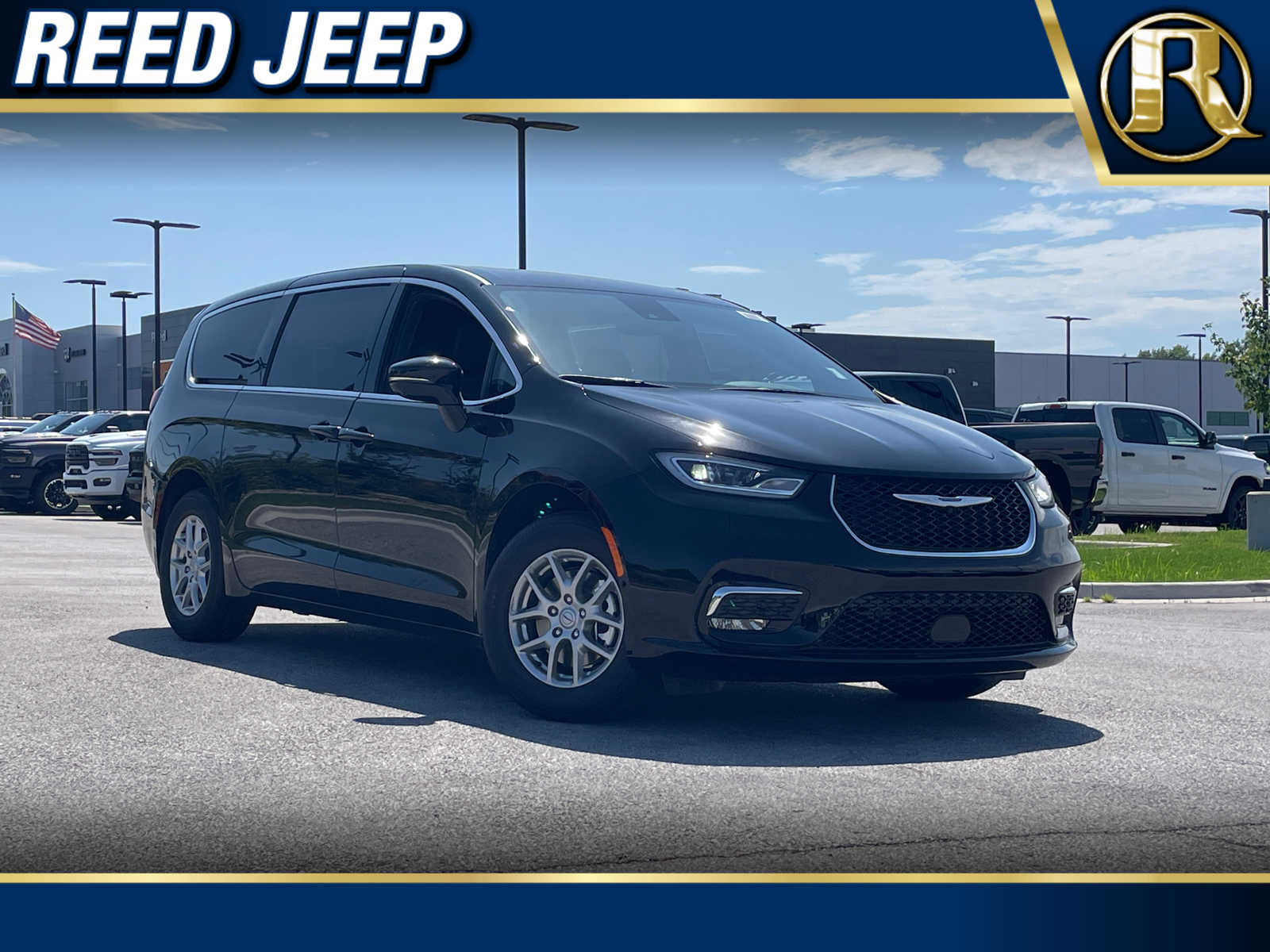 2026 Chrysler Pacifica Select's photo