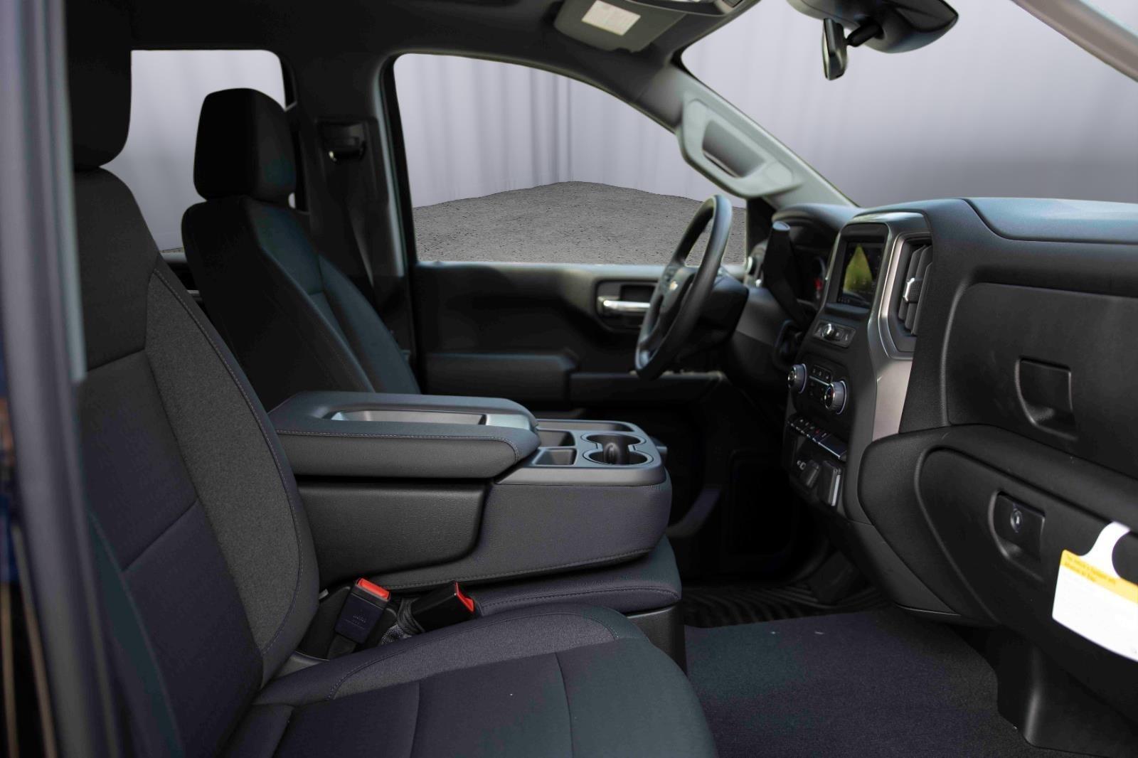 2025 Chevrolet Silverado 1500 Custom photo 18