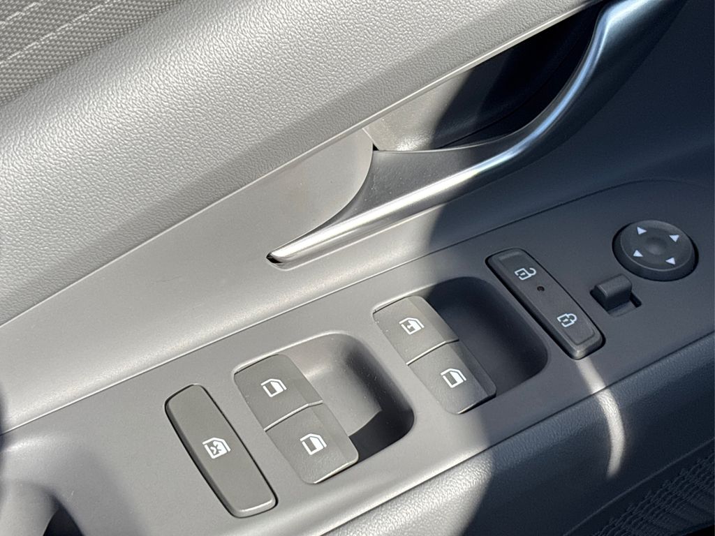 2024 Hyundai Elantra SE photo 28