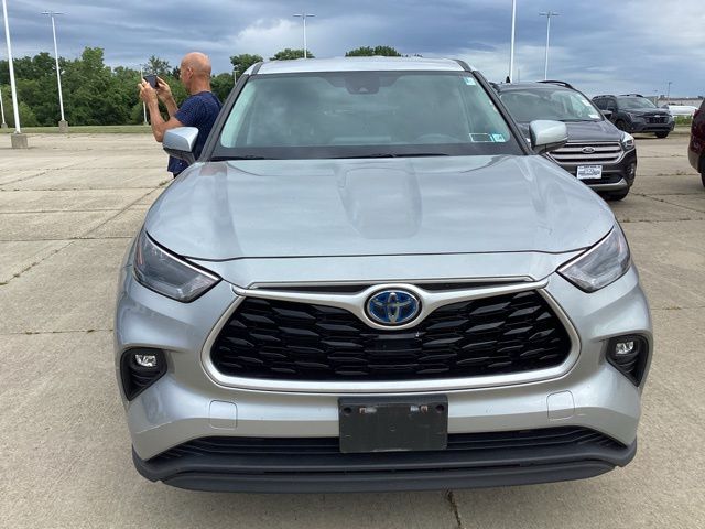 2023 Toyota Highlander Hybrid LE photo 8