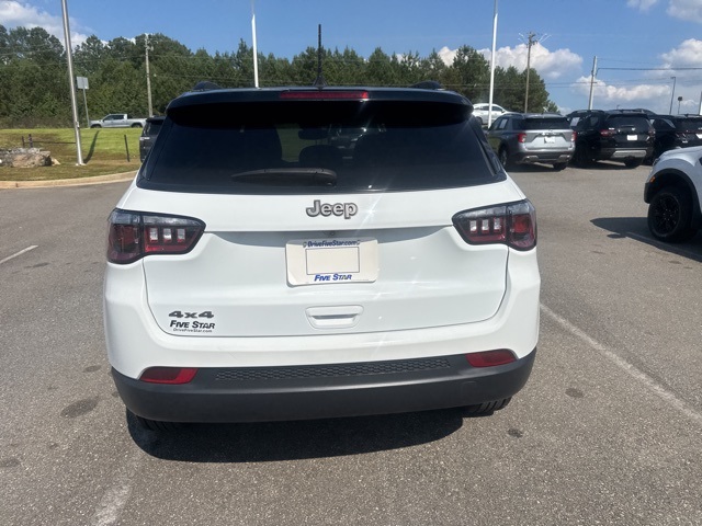 2024 Jeep Compass Latitude photo 3
