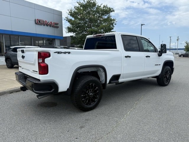 2025 Chevrolet Silverado 2500HD Custom photo 3