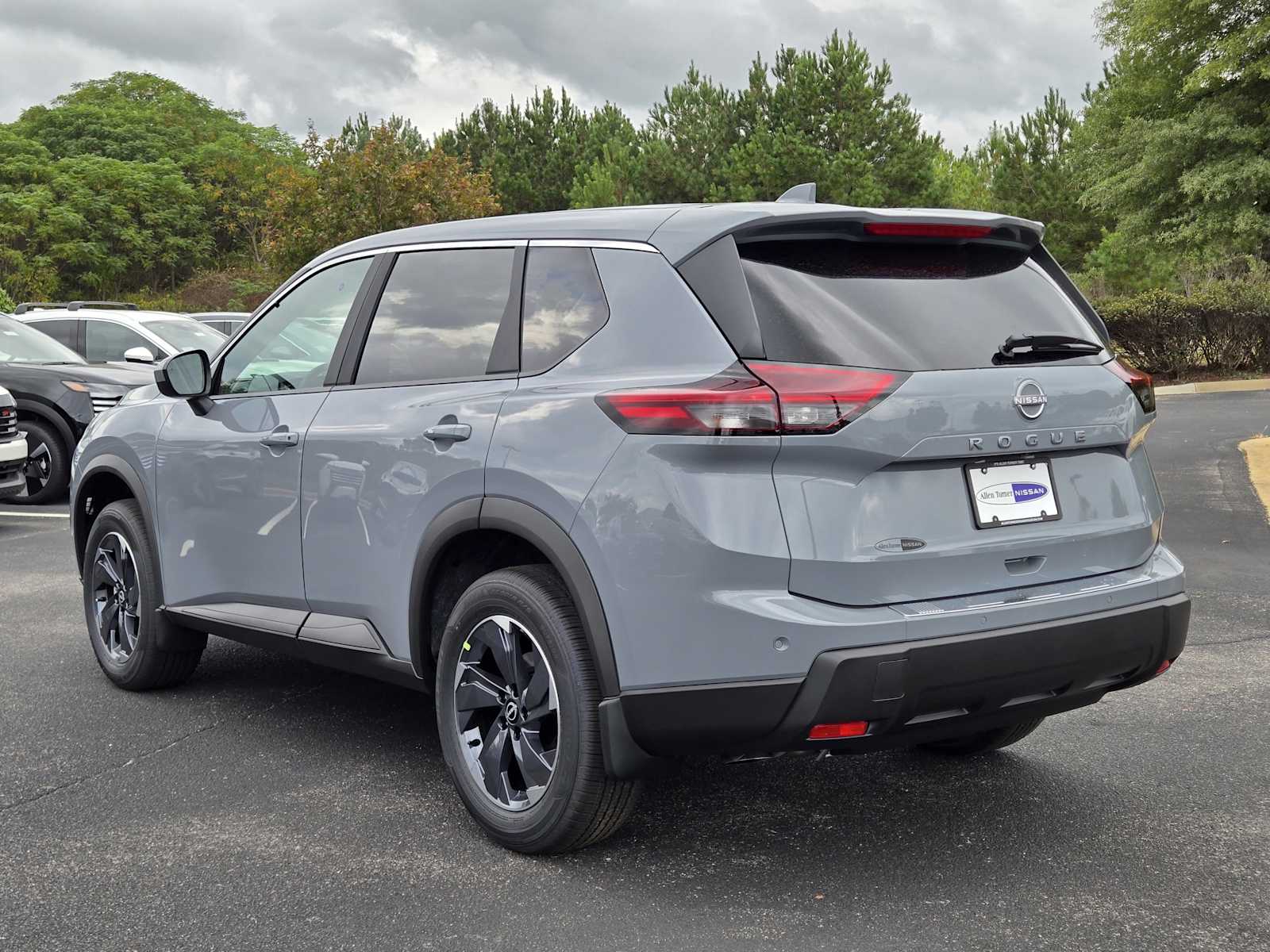 2026 Nissan Rogue SV photo 5