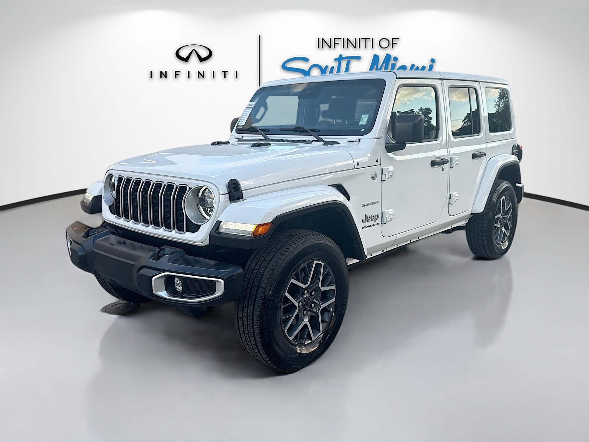 2024 Jeep Wrangler Sahara photo 3