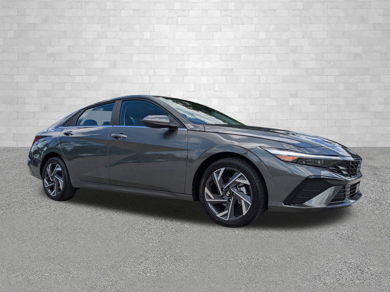 2025 Hyundai Elantra SEL's photo