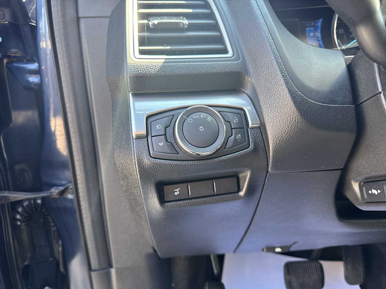 2017 Ford Explorer Limited photo 14