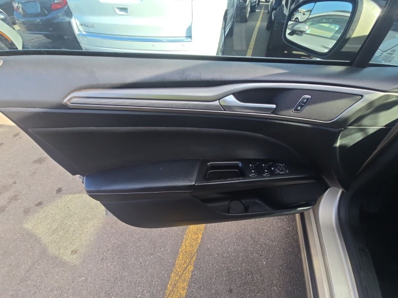 2017 Ford Fusion SE photo 23