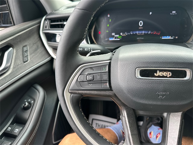 2023 Jeep Cherokee Base photo 35