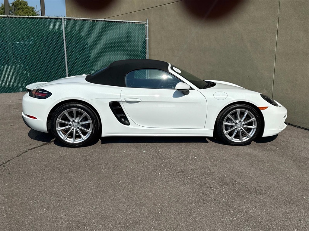 2024 Porsche Boxster photo 9